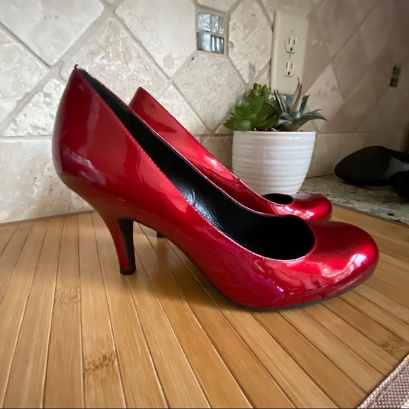 Gianni Bini Shoes - GIANNI BINI CANDY APPLE RED PUMPS